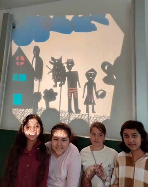 Schattenfiguren mit Schülerinnen 5a